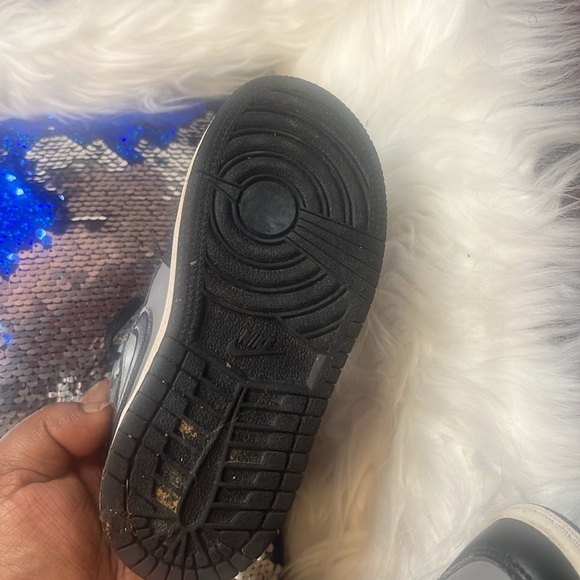 Jordan 1’s Toddler Boy 9C - Picture 5 of 8